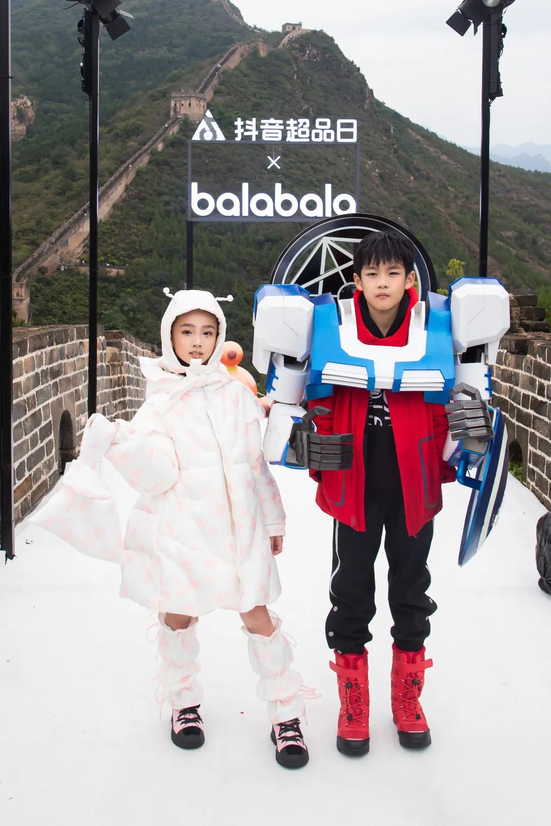爬雄伟长城,看balabala“羽你相绒”大秀,孩子们的冬天充满想象