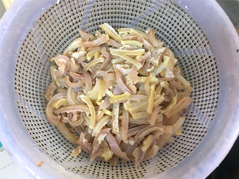 做猪皮冻不能少了这一步,做猪皮冻水多了不成冻怎么办