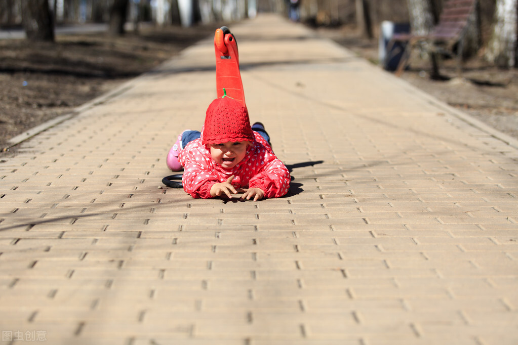 孩子动不动就哭怎么办怎么教育,孩子一点小事就哭个不停怎么办