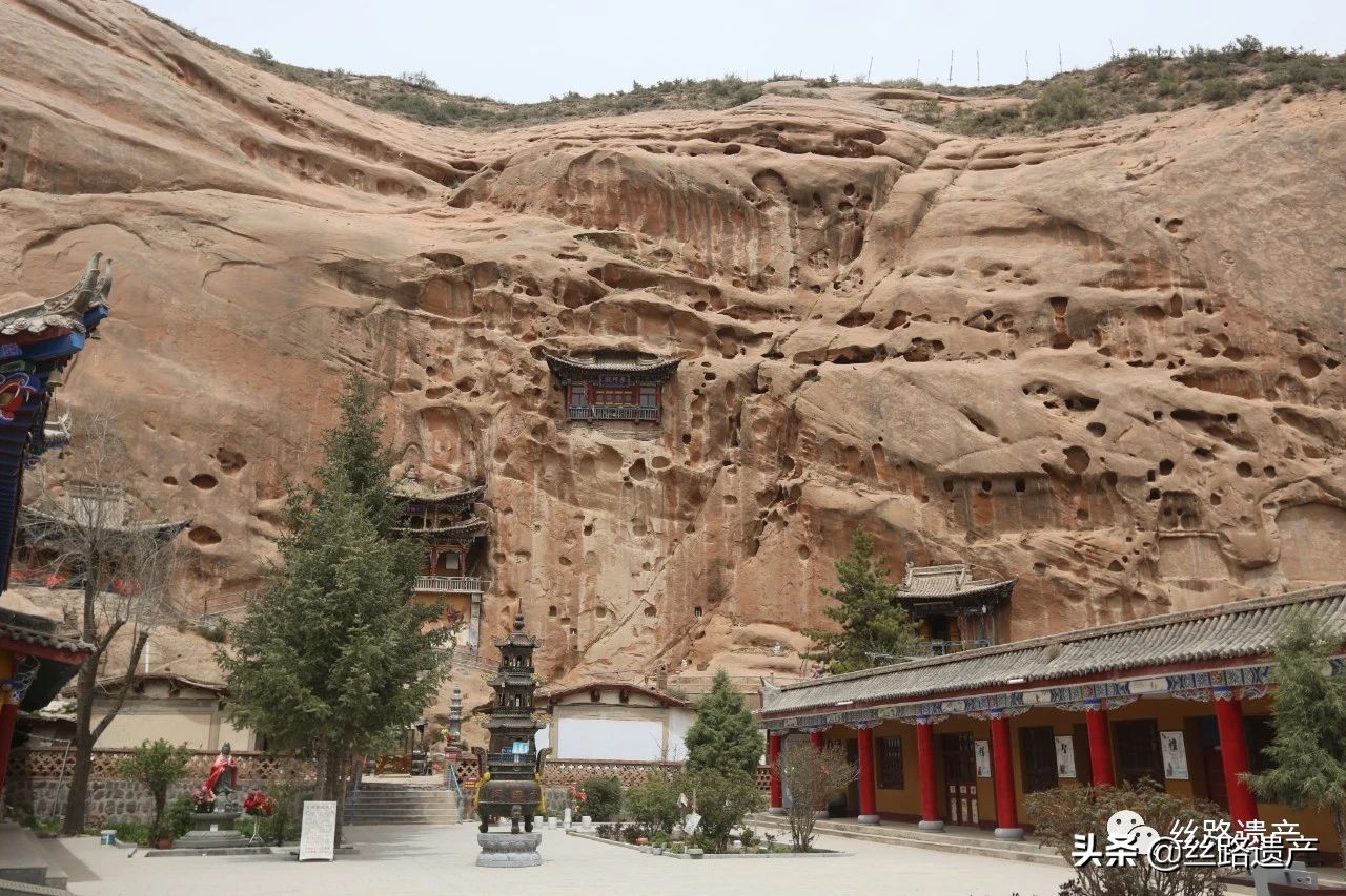 马蹄寺石窟群最大的洞窟,马蹄寺33天石窟内景色