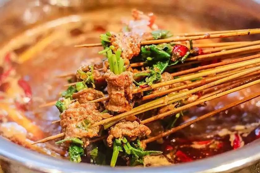 冒菜和麻辣烫的区别在哪里,冒菜和麻辣烫有什么不一样