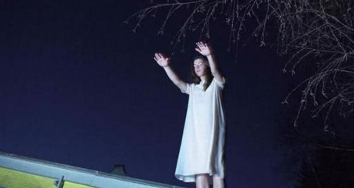 强行叫醒一个梦游的人危险吗,为什么说不要叫醒一个梦游的人