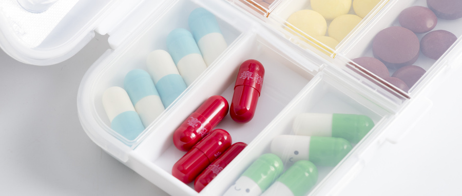 天气干燥唇裂怎么治疗,嘴唇干裂导致唇裂怎么办