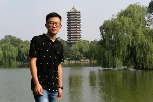 高考前1月仍看球赛，却成文科状元，他说：不靠傻学，关键3点方法