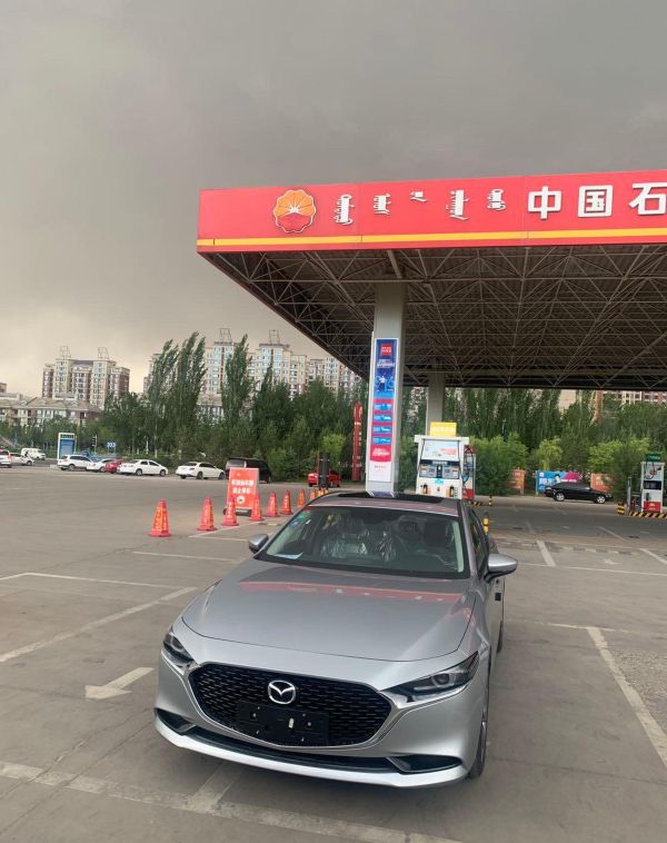 月薪三千能买奔驰吗,月薪三千也能买比亚迪