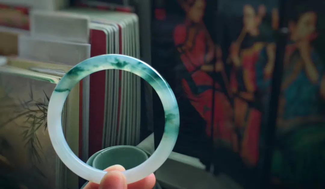 漂泊翡翠及染色翡翠是a货吗,2000-3000左右翡翠a货手镯