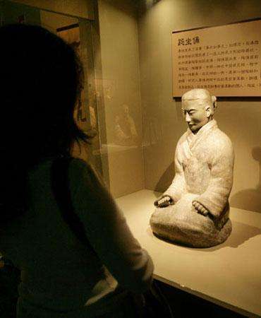 跪立是什么礼仪,成人礼跪拜是单膝跪还是双膝跪