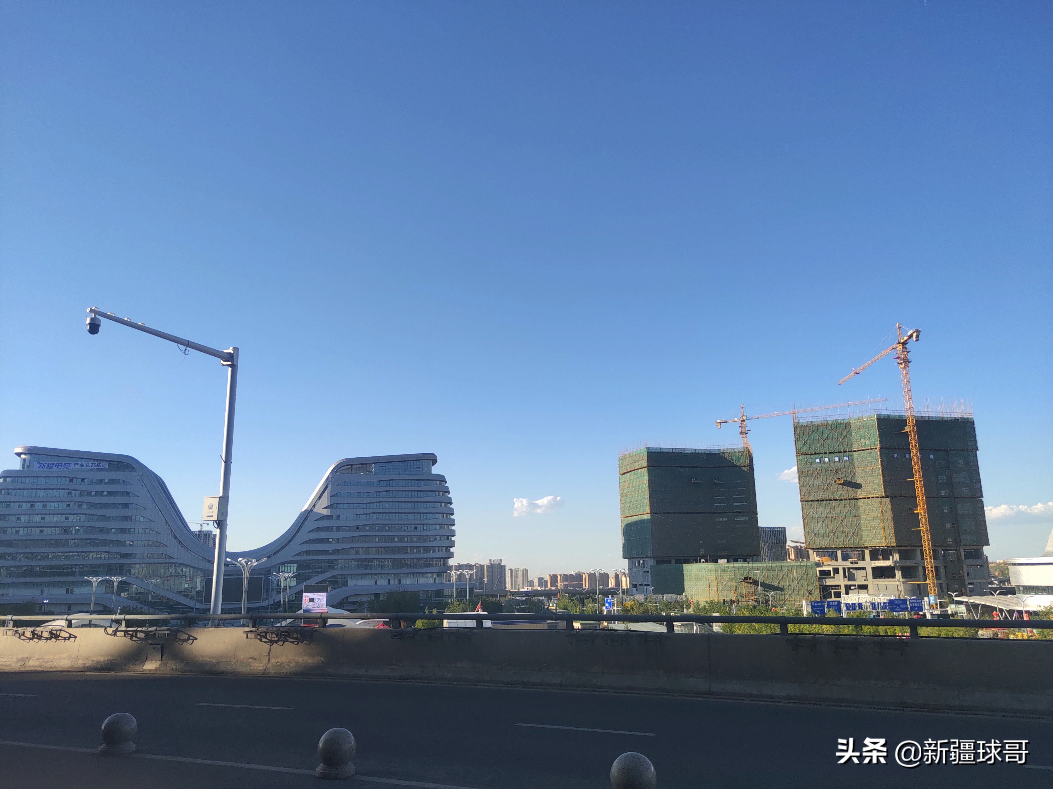 乌鲁木齐会展中心和经开区,乌鲁木齐会展新区和高铁新区比较