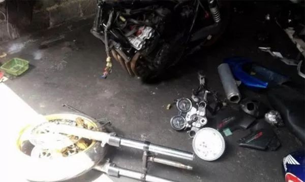 碣石ax100摩托车翻新过程,碣石越野摩托车crf450r翻新过程