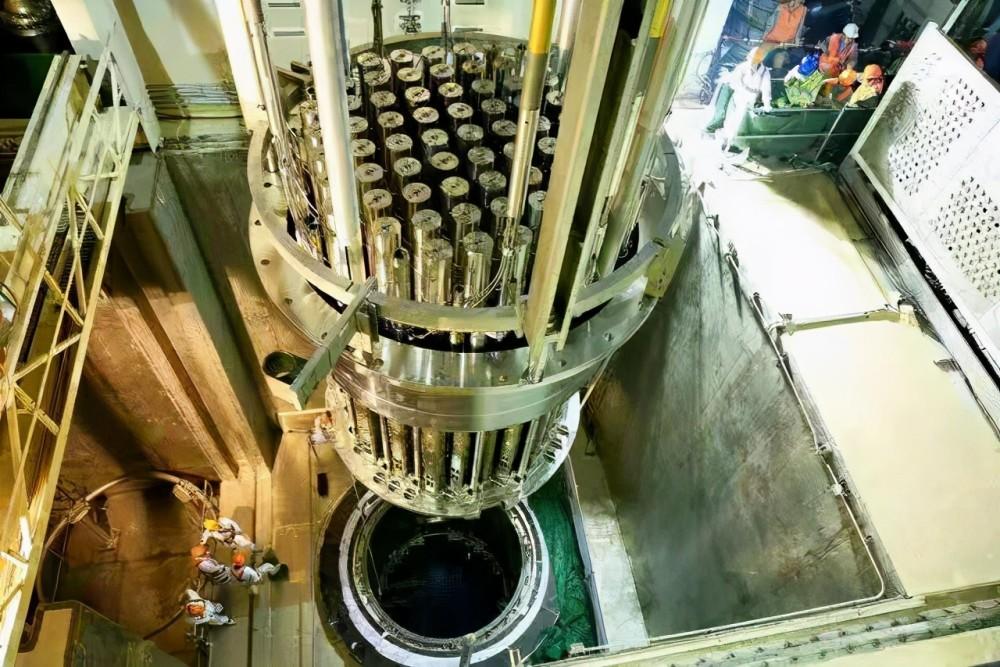 玲珑一号与美国航母尺寸对比,玲珑一号核动力母舰