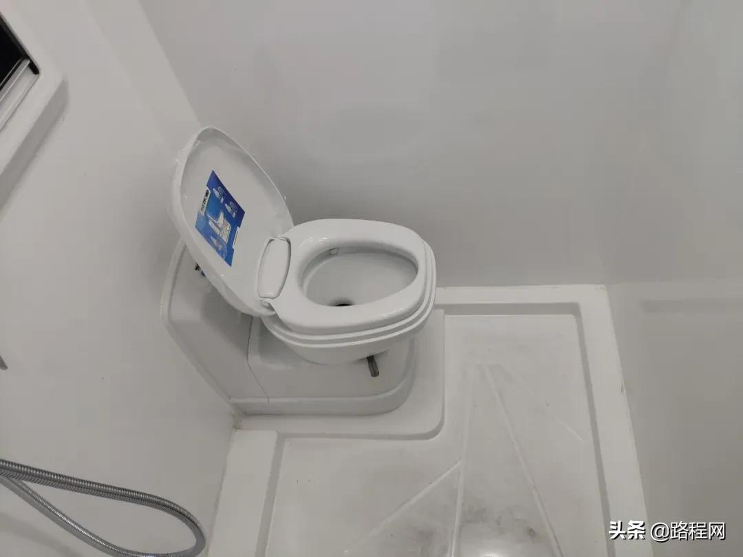 华居江铃轻卡房车,江铃700匹轻卡房车