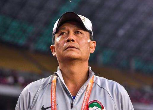 大反转，国足选帅或诞生大黑马，专家团和他聊天，比李铁多25分钟