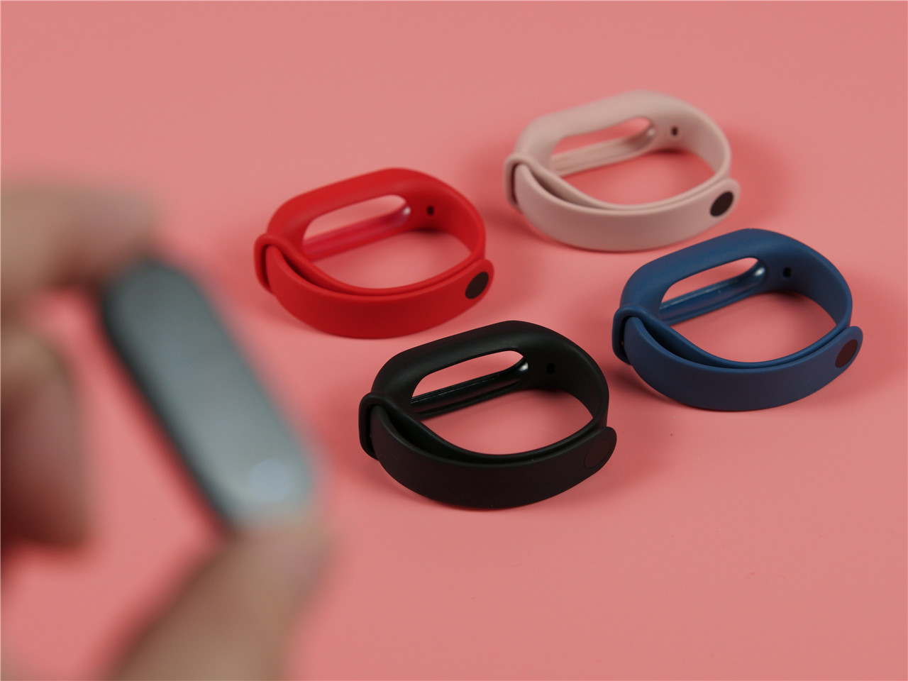 有品上架一款拥有彩色腕带可刷公交刷地铁能够模拟门禁卡黑加手环