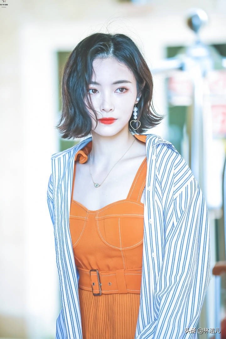 许佳琪因颜值太高被赞,许佳琪造型女团范十足