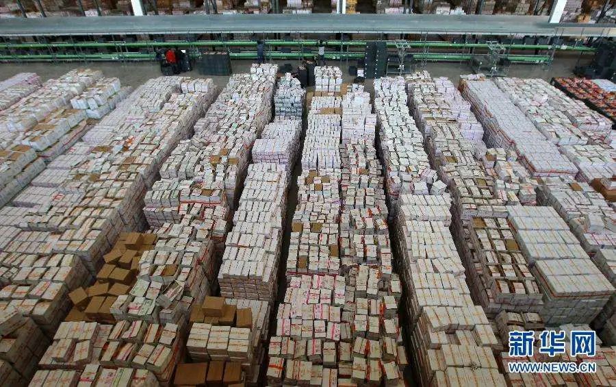 韩国代购扫货回国还不隔离？邻居立马通知警察，结局很尴尬