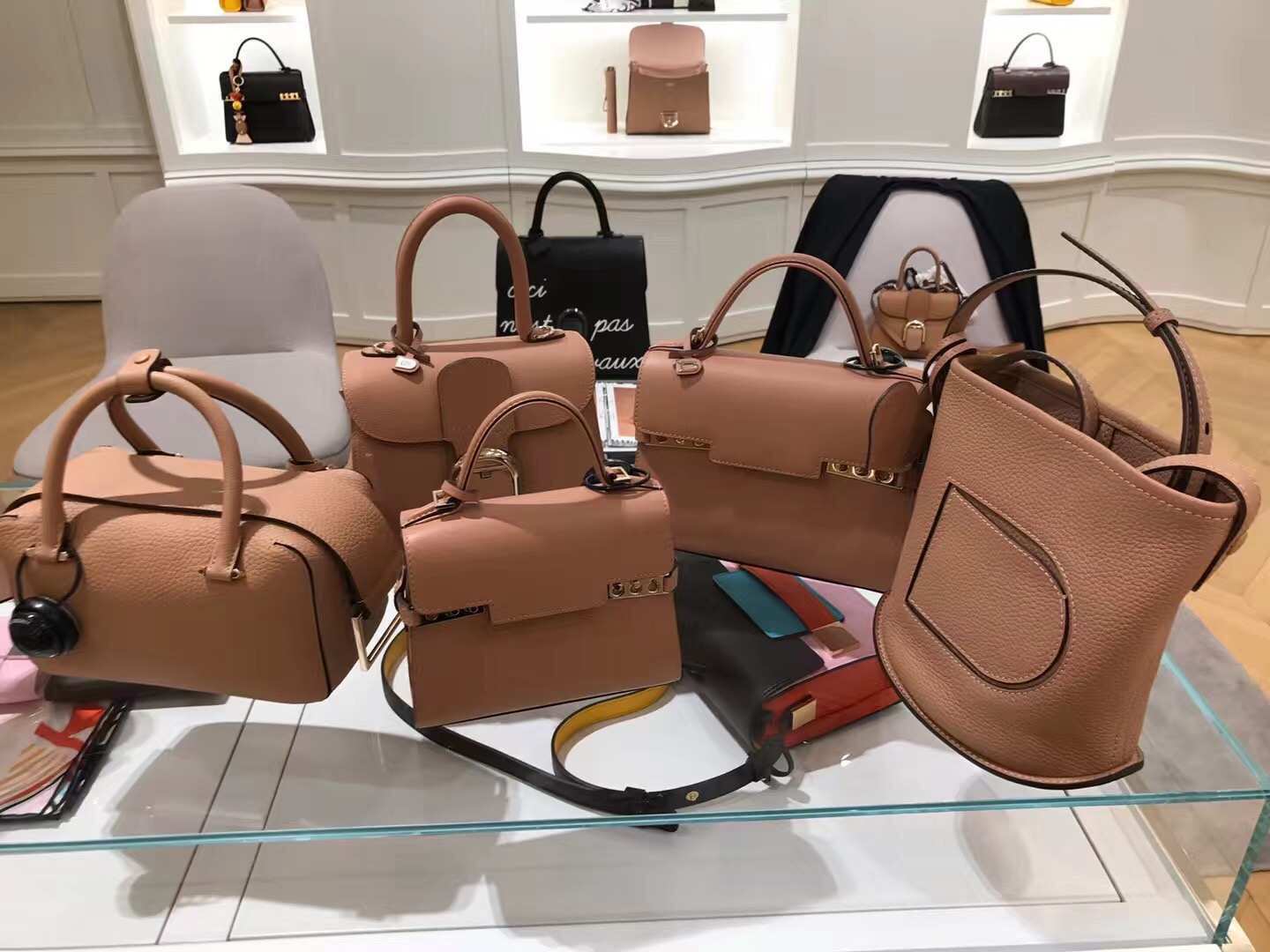 濂緢鍝佺墝delvaux,delvaux濂緢鍝佺墝