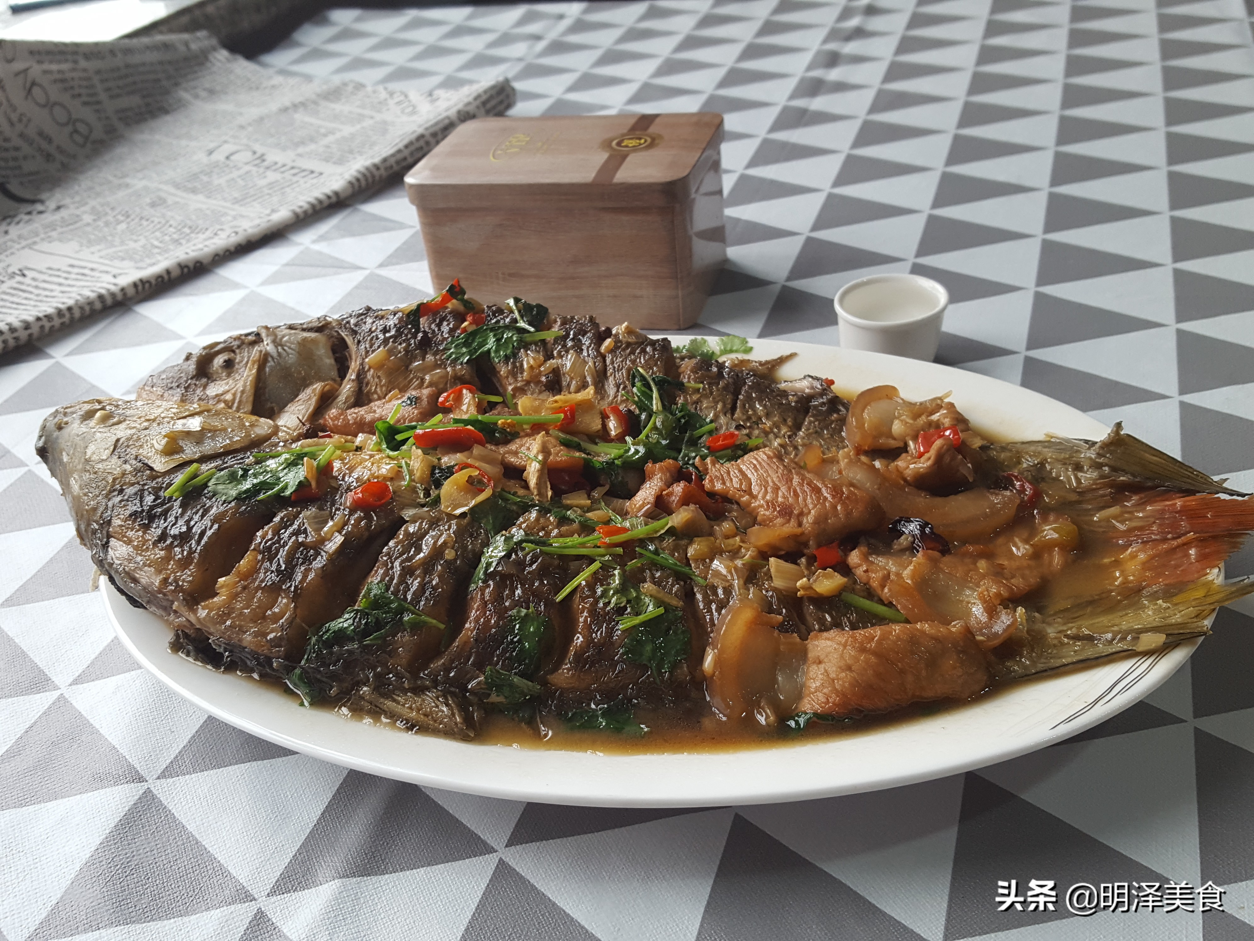 两条鲤鱼多少钱,鲤鱼炖鱼最正宗的做法