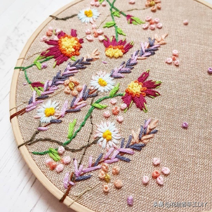白t恤的刺绣用什么刺绣针法,刺绣简单小花朵