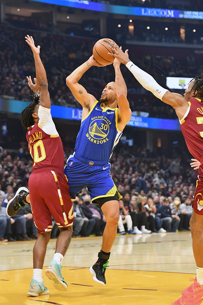 库里投三分疯了的时候,库里全场40分带队逆转骑士课程