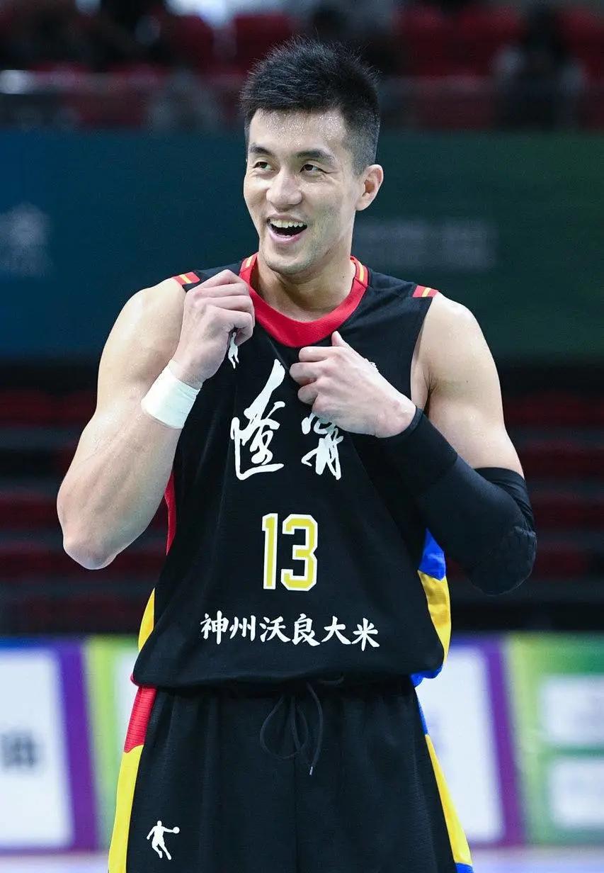 阿迪达斯签约胡明轩了吗,胡明轩代言阿迪事件