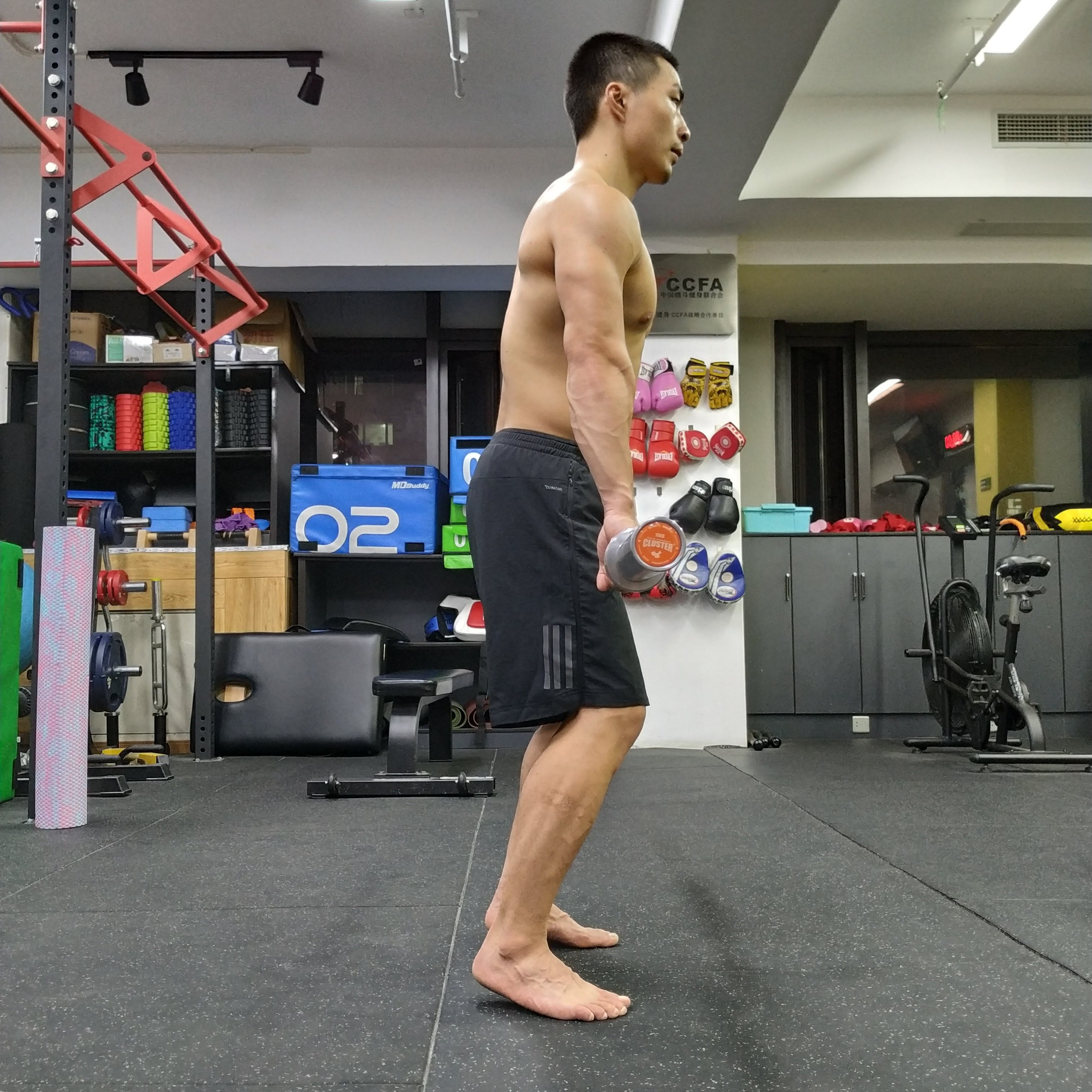 传统硬拉的正确方法,传统硬拉简单一点还是宽距硬拉难