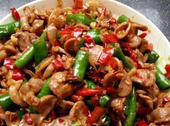 鸡胗炒了挺久为什么里面还是红色,鸡胗炒完里面带一点红