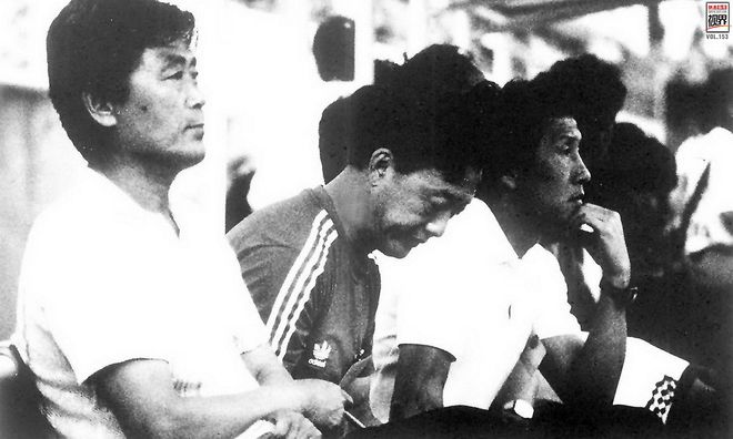 这支国足被骂最没有进取心的球队，球迷给教练寄了把刀