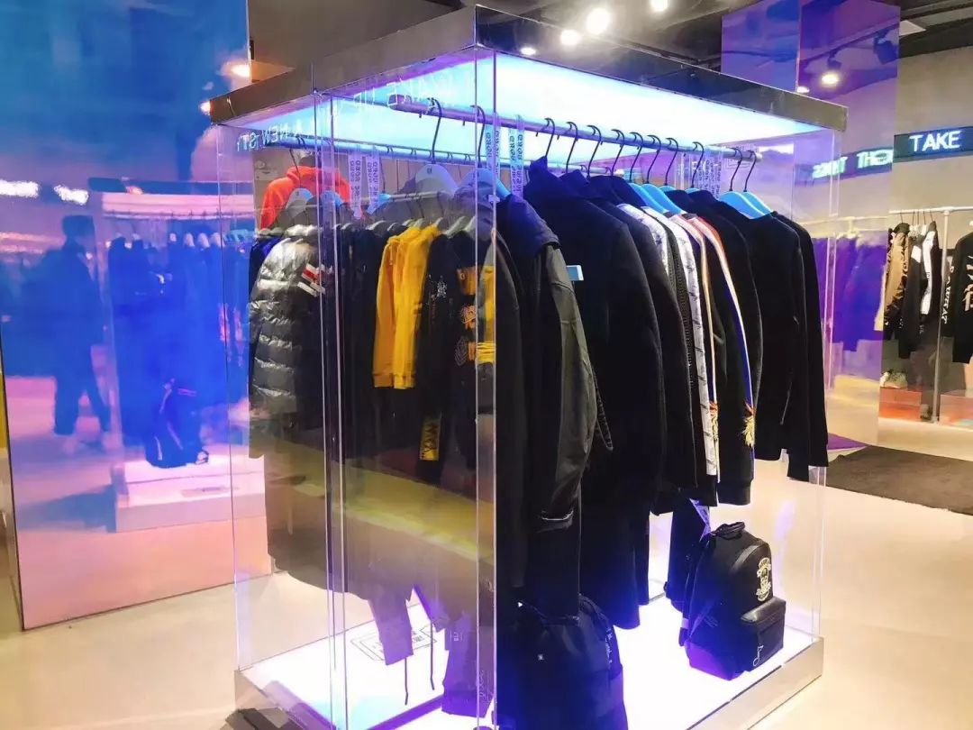 觉得太平鸟、GXG、卡宾不够潮？这个潮流男装可能正对你胃口！