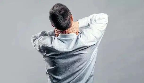 不小心落枕了怎么解决,一不小心睡落枕了