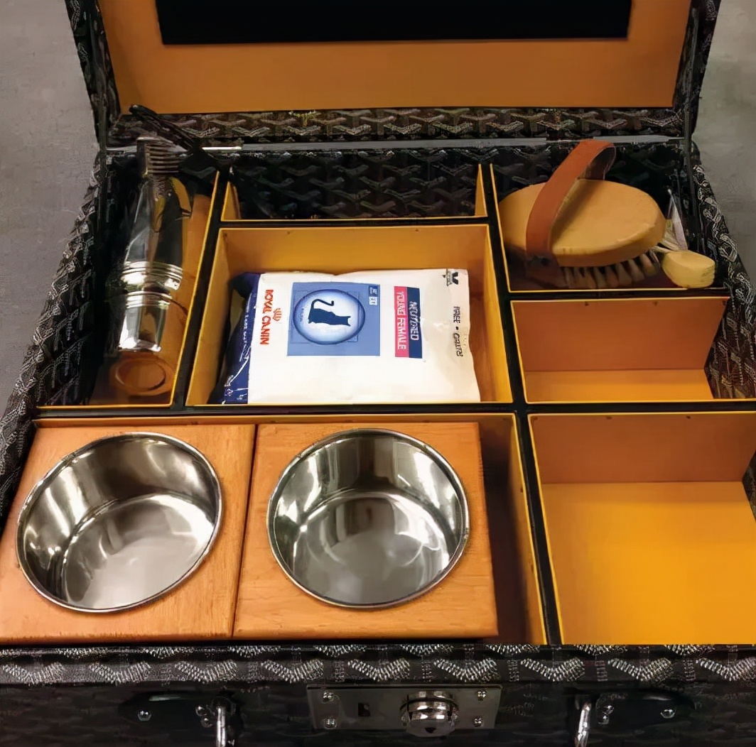 用“沉默”代言的rapper时尚爱物，“人间种草机”王菲超爱背的包