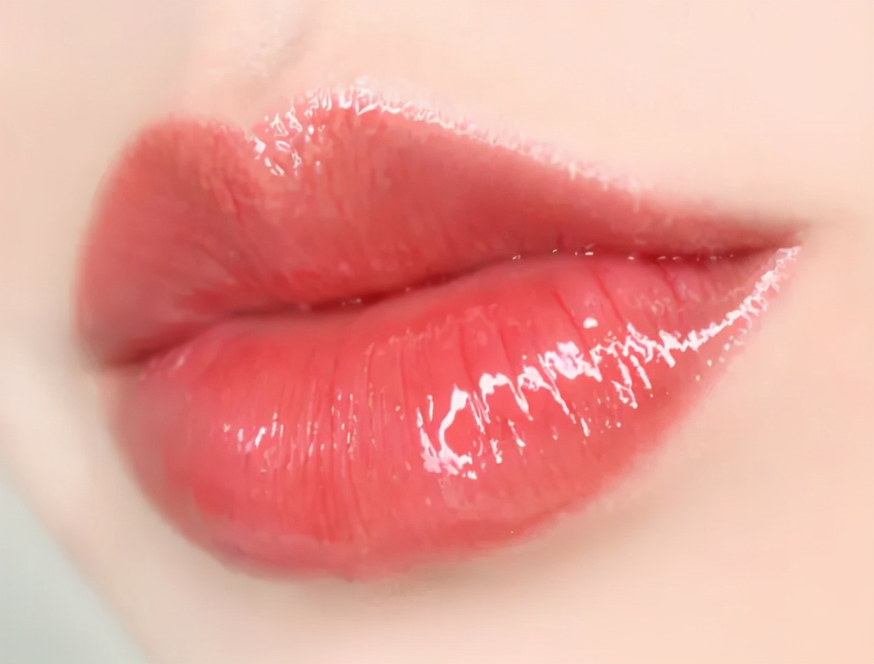 唇部小熨斗抹出q弹水嫩少女唇,抹完润唇膏嘴唇凉嗖嗖的