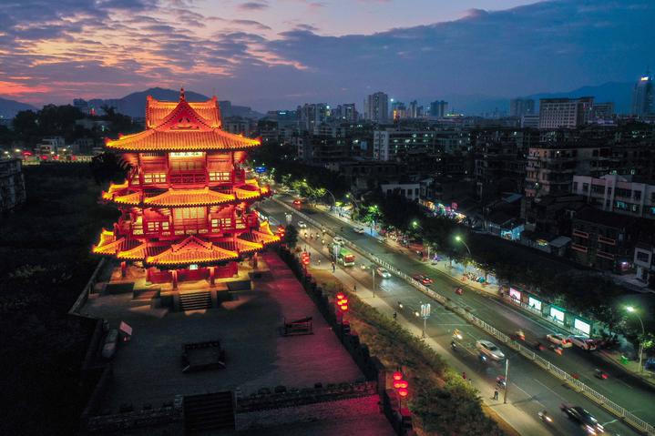 星湖冬日燃情，比落羽杉还要红的是什么？#我和湿地有个约会#