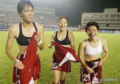李梦场边换球衫就震惊了?这些姑娘庆祝胜利之举,你不得流鼻血?