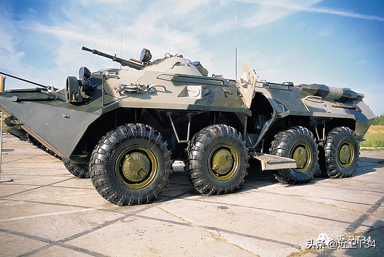 俄军士兵为什么要坐在车顶上?浅谈苏联装甲运兵车和步战的取舍