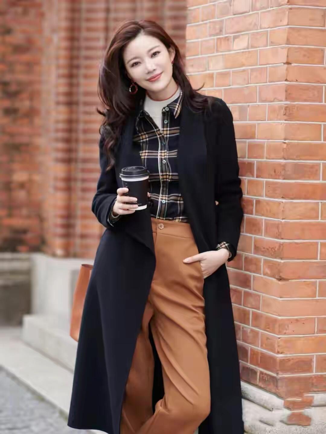 145灏忎釜瀛愮┛榛戣壊澶ц。鎬庝箞鎼厤鏄鹃珮,40宀佸コ浜洪粦鑹茬緤缁掑ぇ琛g殑鎼厤鏂规硶