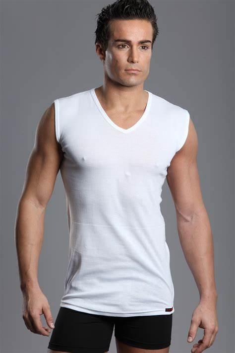 什么材质t恤适合夏天穿,夏季啥材质t恤凉快抗皱不缩水