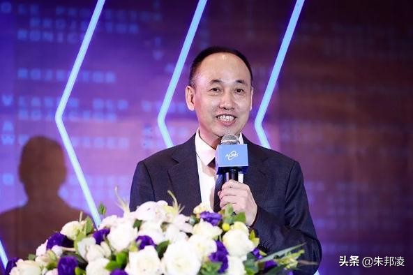 清华学霸让激光业不再向老外缴专利费，还玩转春晚和故宫灯光秀