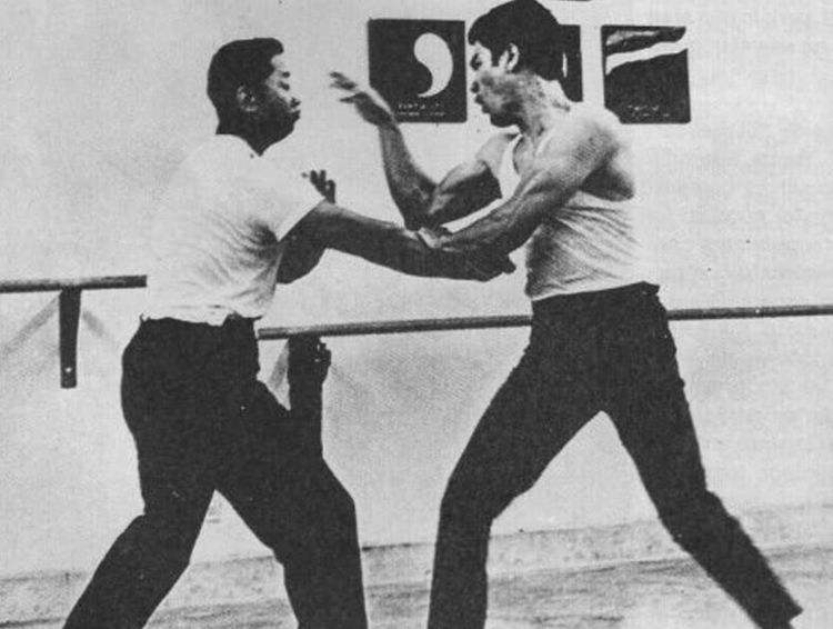 打架插眼，到底是雕虫小技，还是绝杀大招？