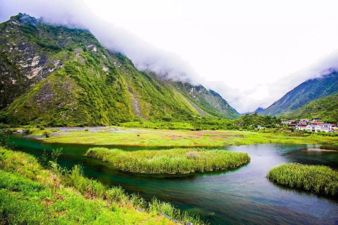 九寨沟旅游神奇的九寨,九寨沟风景不输瑞士
