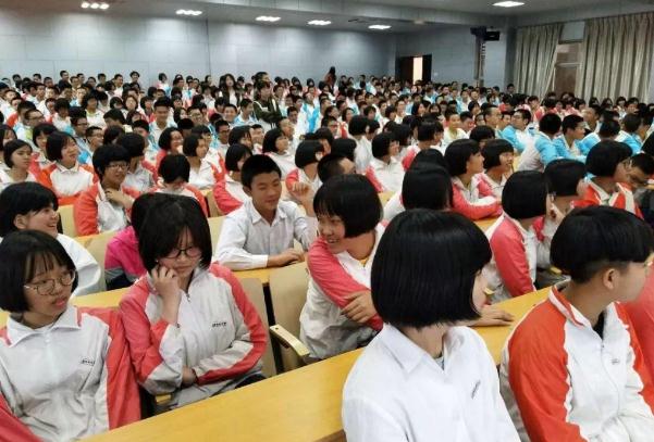 高考现场马嘉祺,马嘉祺高考失利闭门不出36小时