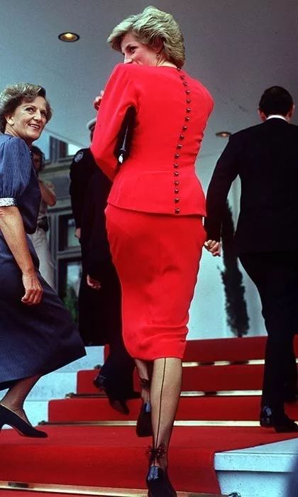 共享*袜丝**？|把*袜丝**穿好是每个女人的基本功