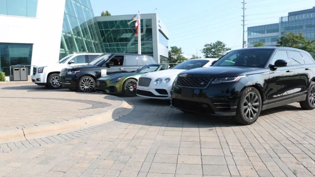 2名中国留学生盗窃豪车被捕，背后竟牵扯出了5亿*私走**大案....