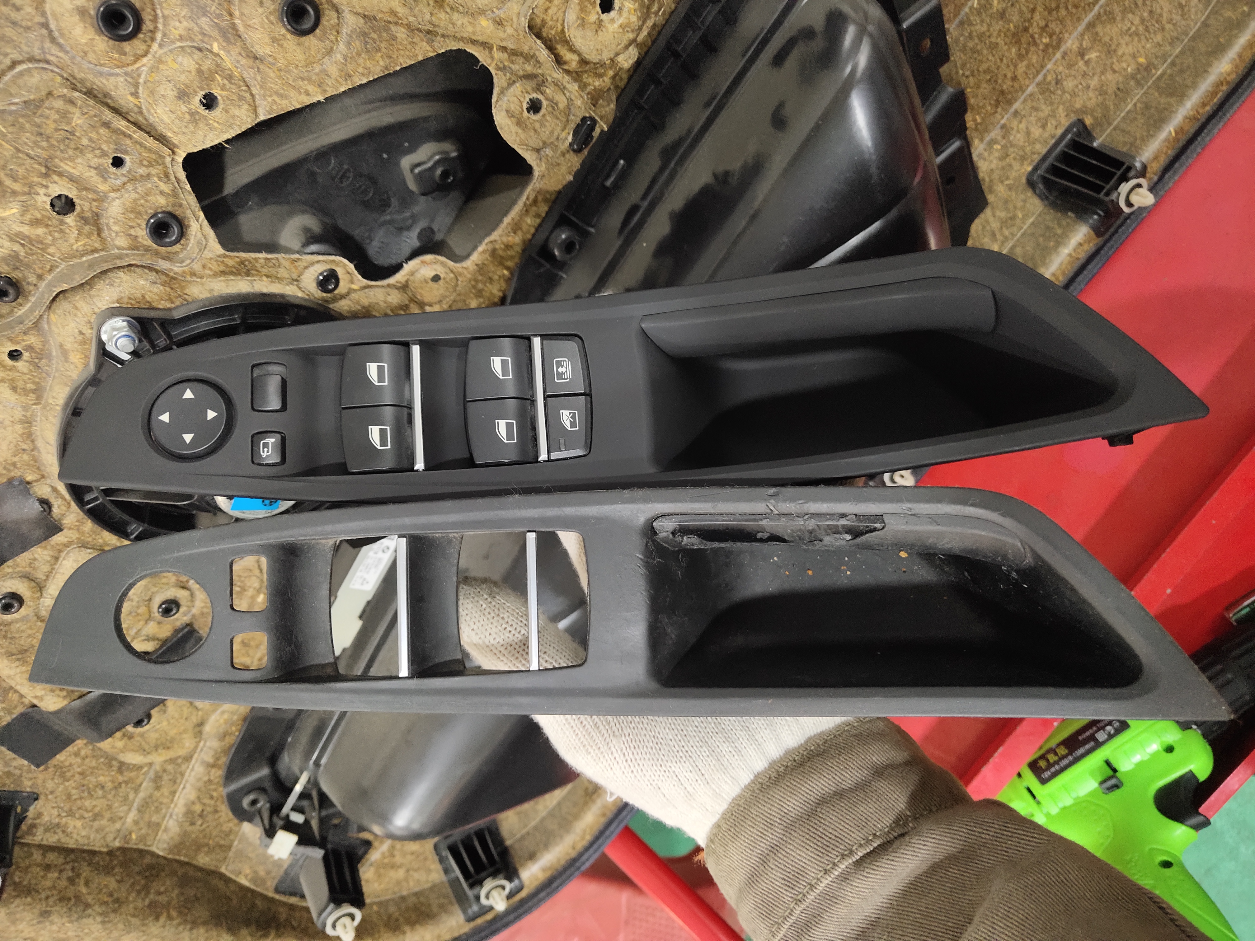 宝马525车门把手的塑料老化,宝马门内拉手橡胶老化怎么解决