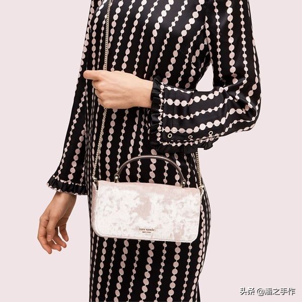 各奢侈品适合秋冬背的包包 (2021秋冬奢侈品包包排名)