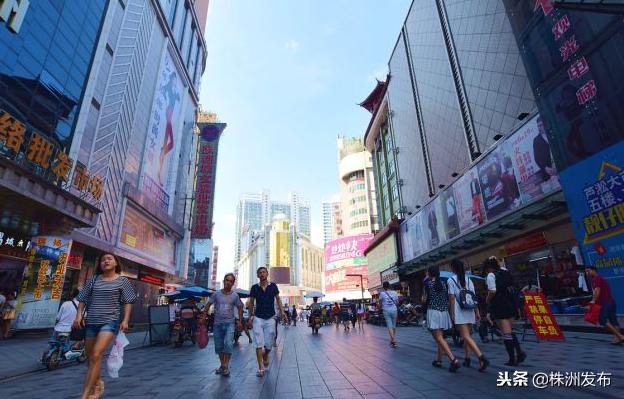 从设计到制版做成衣,从卖衣服到创立自己的品牌