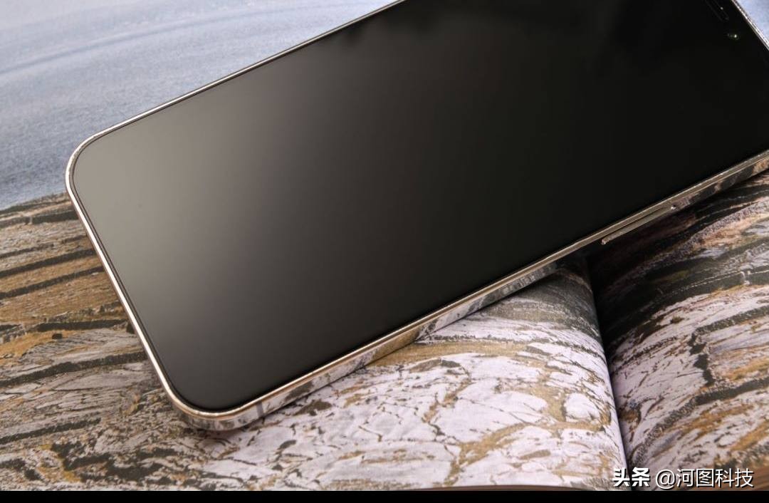 苹果手机贴怎样的钢化膜才算好膜,苹果手机贴钢化膜能起到防护作用