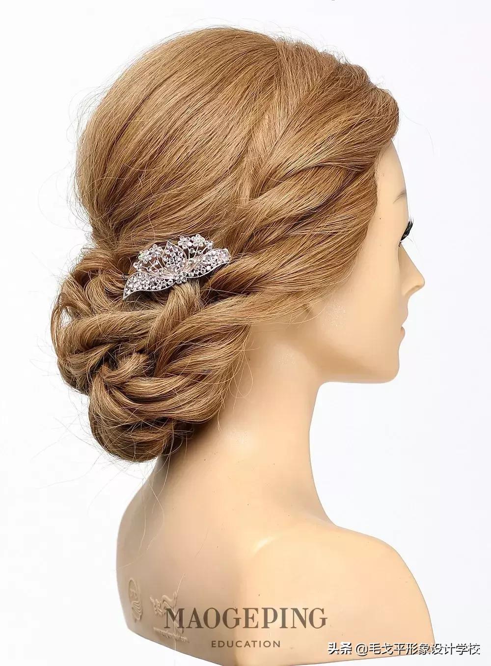 适合所有女士脸型的发型,适合发髻高的发型