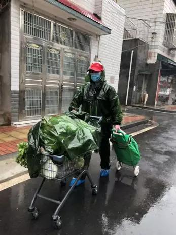 战疫中的人和事800字,战疫人物事例100例