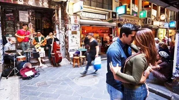 中国留学生被老师逼疯,中国学生把外国教授逼疯