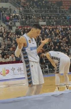 林书豪场边说中文,林书豪刚开始说中文